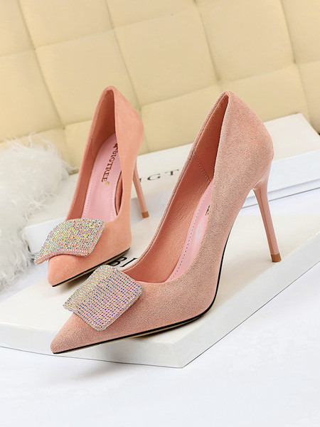 Elegáns női cipő sima modell magassarkúval és kövekkel