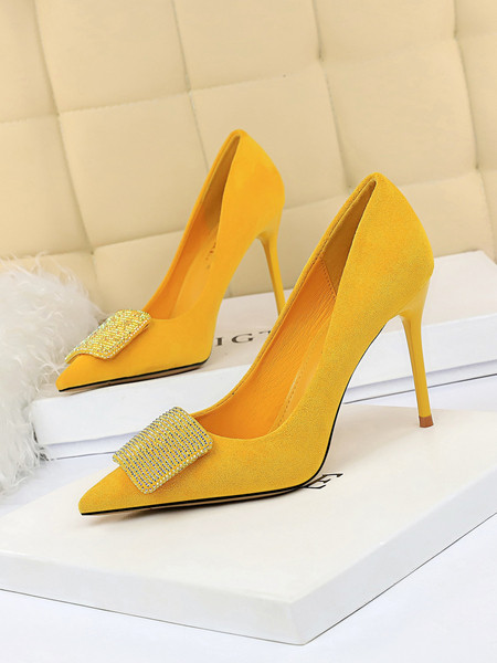 Elegáns női cipő sima modell magassarkúval és kövekkel