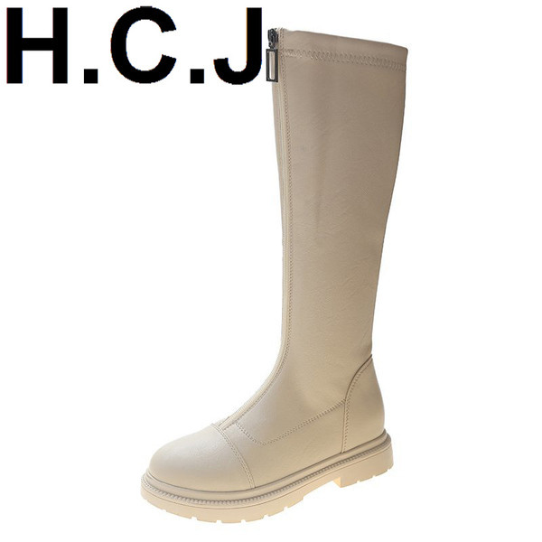 Női bőrcsizma cipzárral és lapos talppal