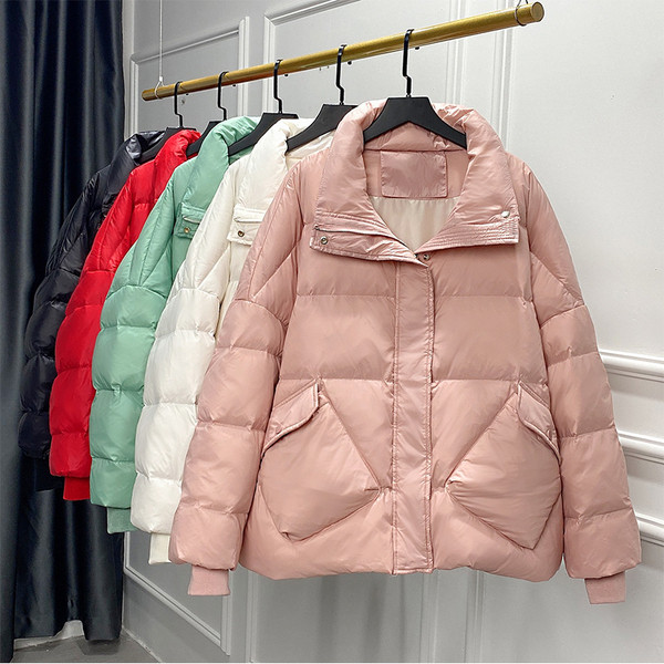 Ženska zimska jakna s visokim ovratnikom i džepovima