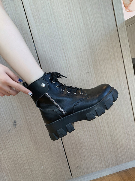 Női alkalmi csizma lapos 6 cm-es talppal, fekete színben