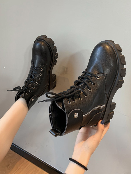 Női alkalmi csizma lapos 6 cm-es talppal, fekete színben