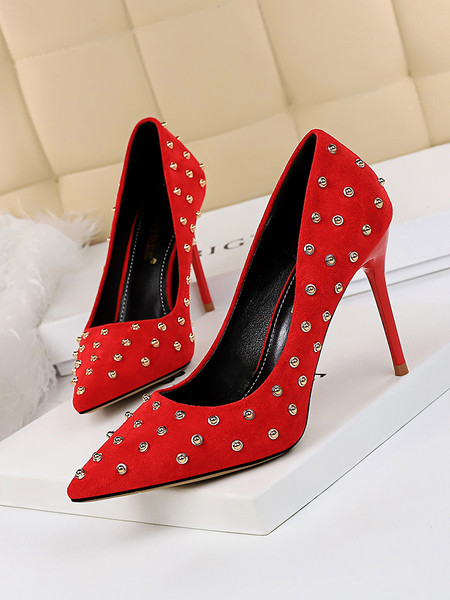 Elegáns női magas sarkú cipő fűzőlyukkal és vékony sarkú