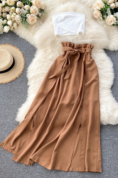 Modern női mellszobor és magas derekú szoknya szett