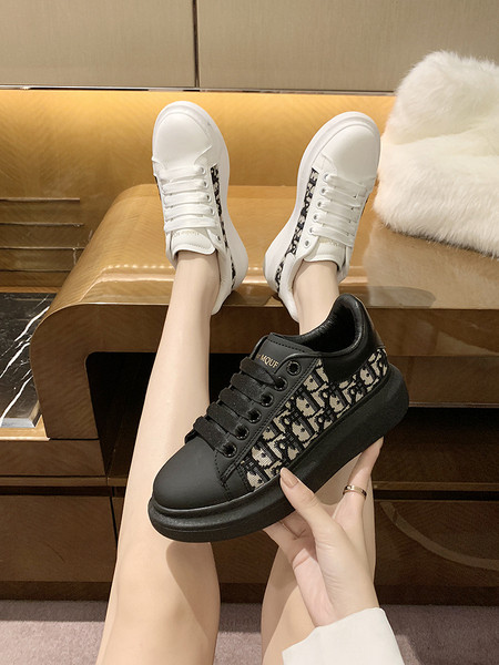 Öko bőrből készült női tornacipő új modellje