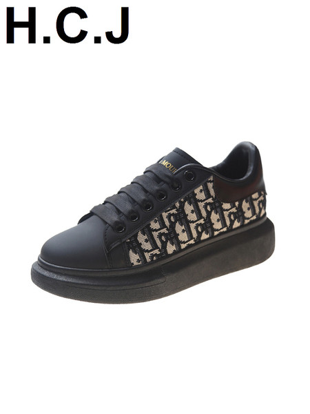 Öko bőrből készült női tornacipő új modellje