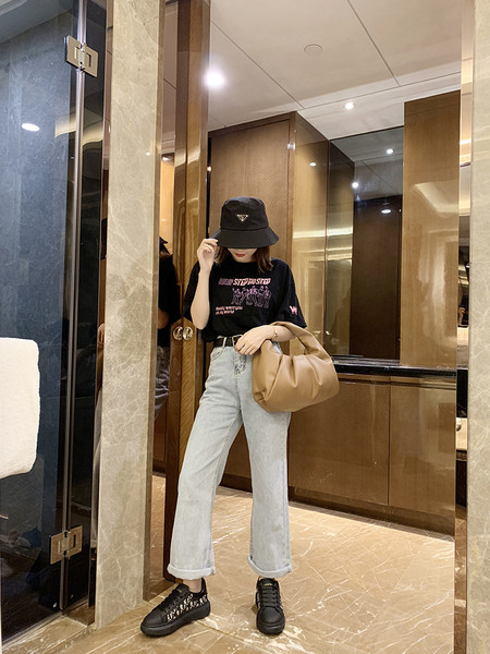 Öko bőrből készült női tornacipő új modellje