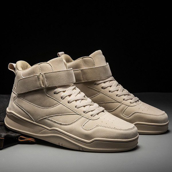 Öko bőrből készült, matricás férfi tornacipő új modellje