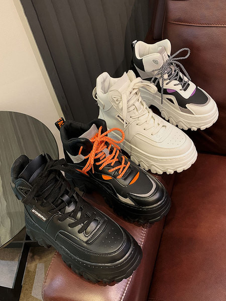 Öko bőrből készült női tornacipő új modellje, platformmal