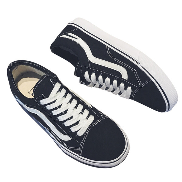 Férfi tornacipő lapos talppal és fűzővel