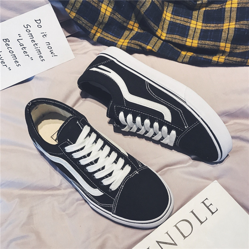 Férfi tornacipő lapos talppal és fűzővel