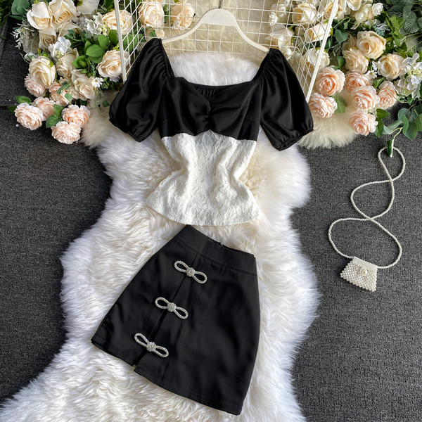 Női szett kétszínű blúzból és szoknyából, szalagokkal