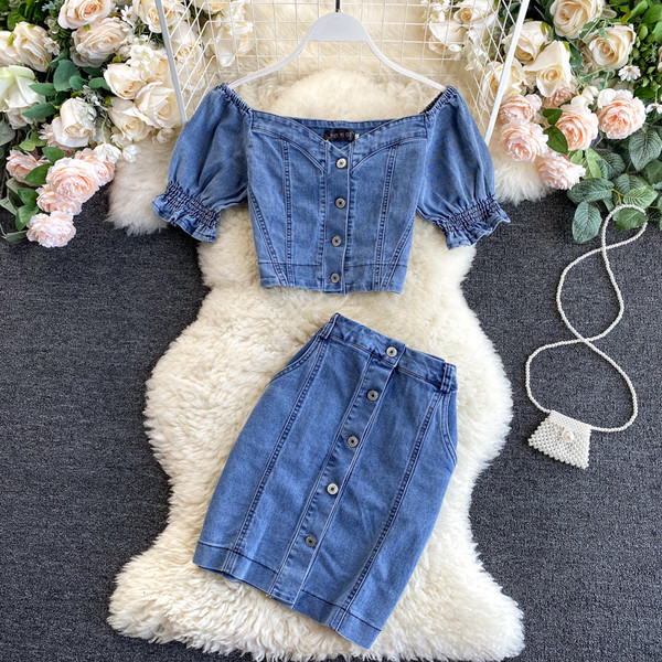 Női farmer szett magas derekú szoknyával és blúzzal