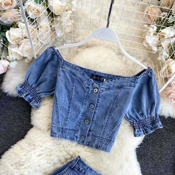 Női farmer szett magas derekú szoknyával és blúzzal