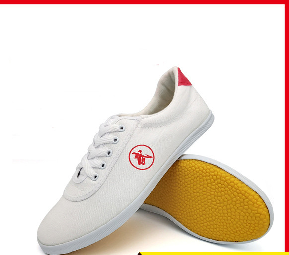 Alkalmi férfi tornacipő textilből, hímzéssel