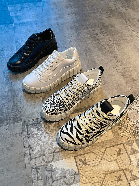 Női alkalmi tornacipő fűzővel és magas talppal