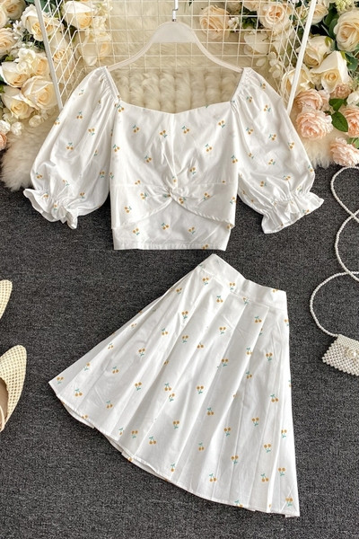 Cseresznyemintás női blúz és szoknya szett