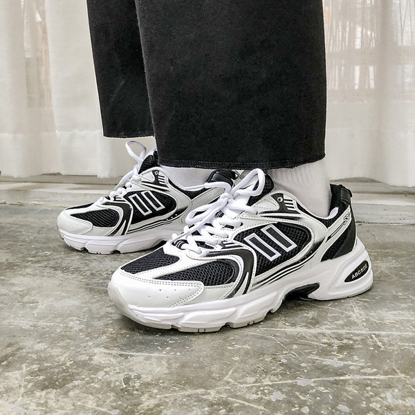 Férfi sportcipő fűzővel - tavaszra és nyárra