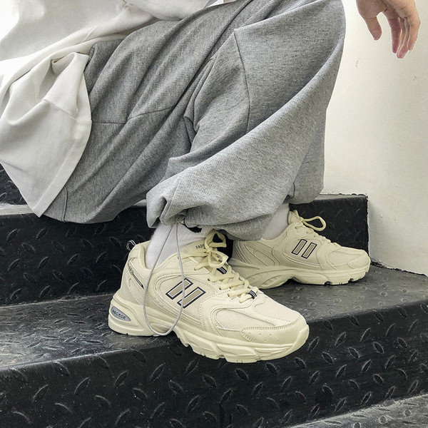 Férfi sportcipő fűzővel - tavaszra és nyárra