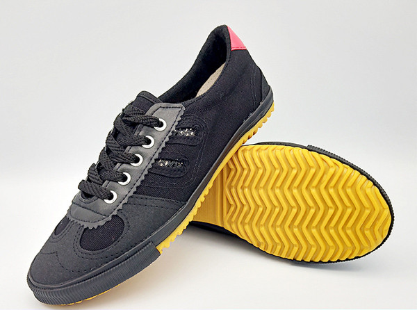 Meeste vabaaja tossud tekstiilist - neli mudelit