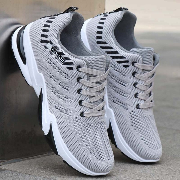 Modern férfi tornacipő lapos talppal