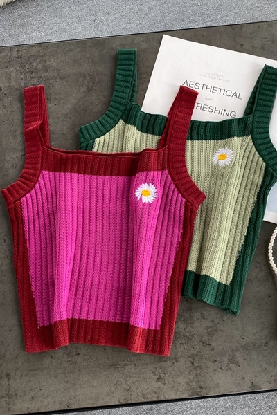 Hímzéssel ellátott, kordbársony dzsörzéből készült női felső