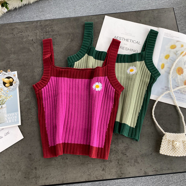 Hímzéssel ellátott, kordbársony dzsörzéből készült női felső