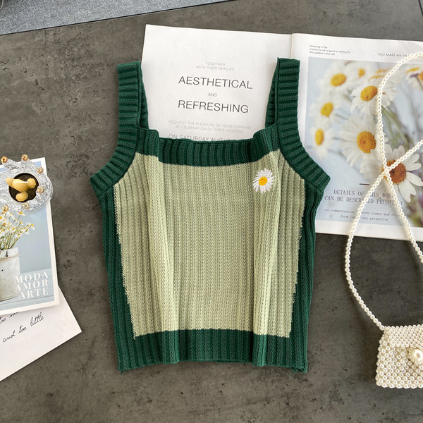 Hímzéssel ellátott, kordbársony dzsörzéből készült női felső