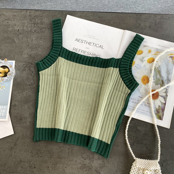 Hímzéssel ellátott, kordbársony dzsörzéből készült női felső