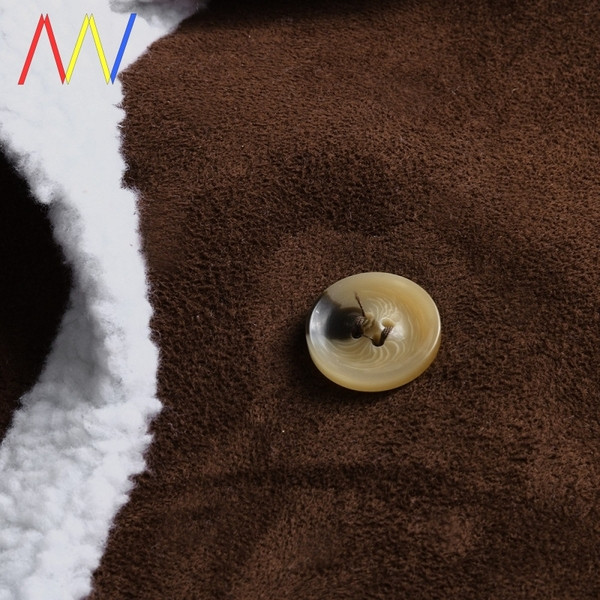 Téli hosszú, gombos férfi pehelykabát