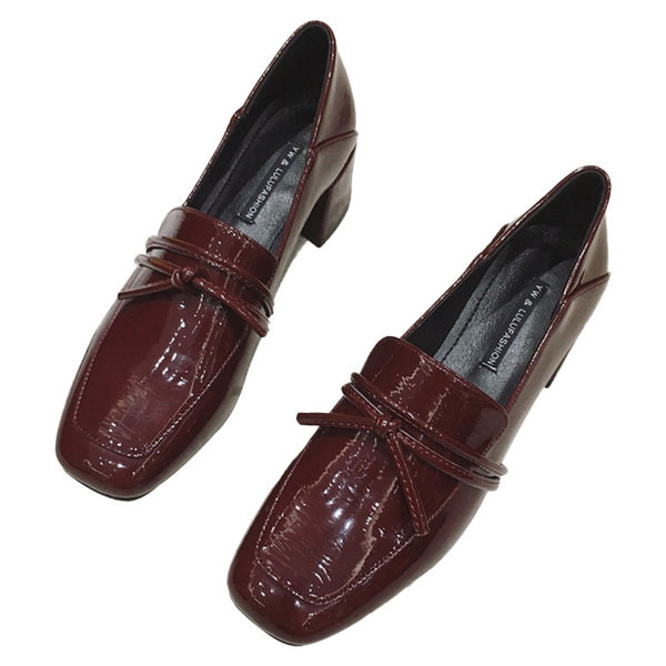 Elegáns, magas sarkú női cipő