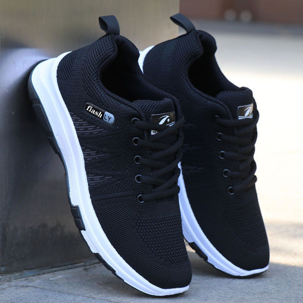 Feliratos, lapos talpú férfi tornacipő többféle modellben