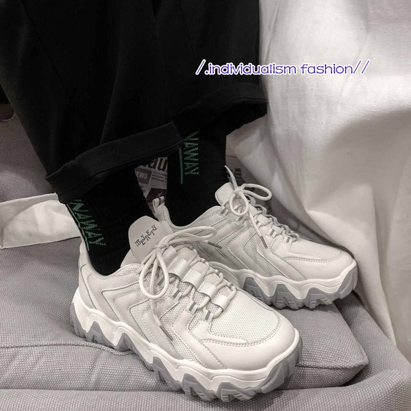 Férfi tornacipő új modellje - fűzővel és durva talppal