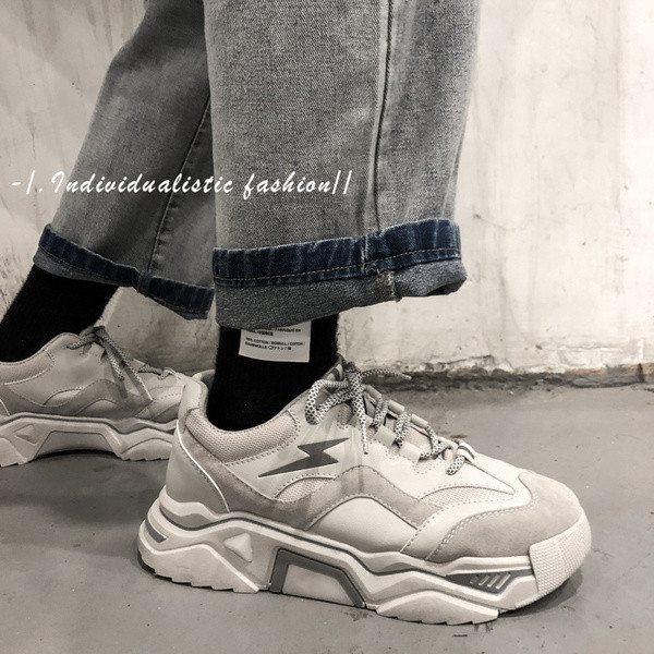 Alkalmi férfi tornacipő - fűzővel és durva talppal