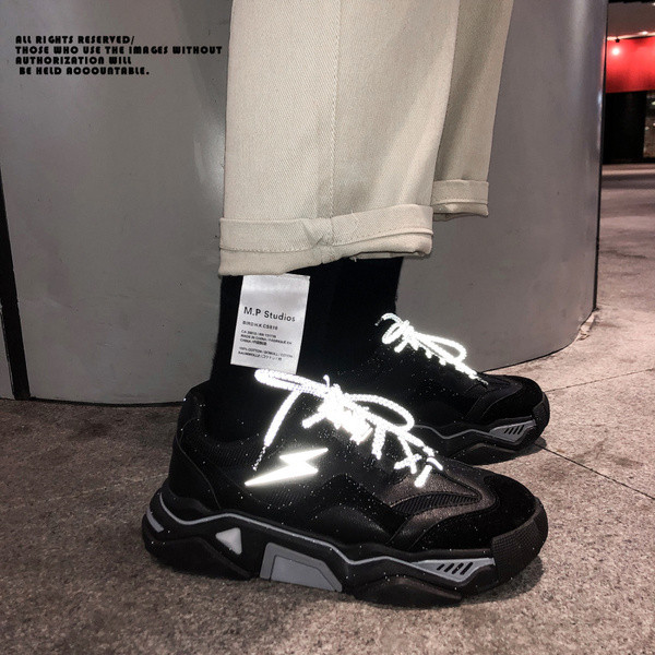 Alkalmi férfi tornacipő - fűzővel és durva talppal