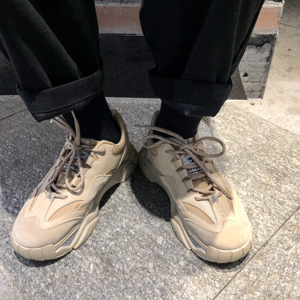 Alkalmi férfi tornacipő - fűzővel és durva talppal