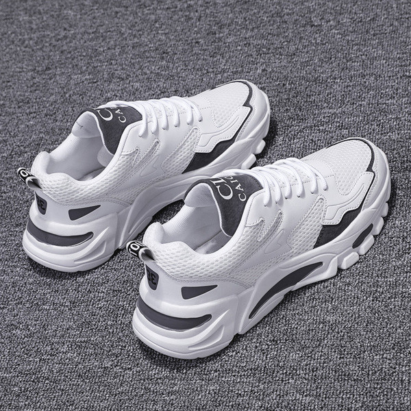 Alkalmi férfi tornacipő durva talppal és hálóval