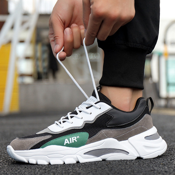 Aktuális férfi tornacipő durva talppal, felirattal