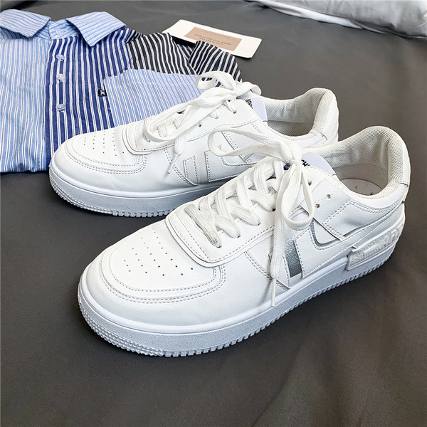 Eko bőrből készült alkalmi férfi tornacipő fehér színben