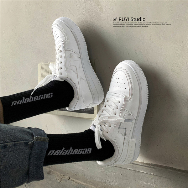 Eko bőrből készült alkalmi férfi tornacipő fehér színben