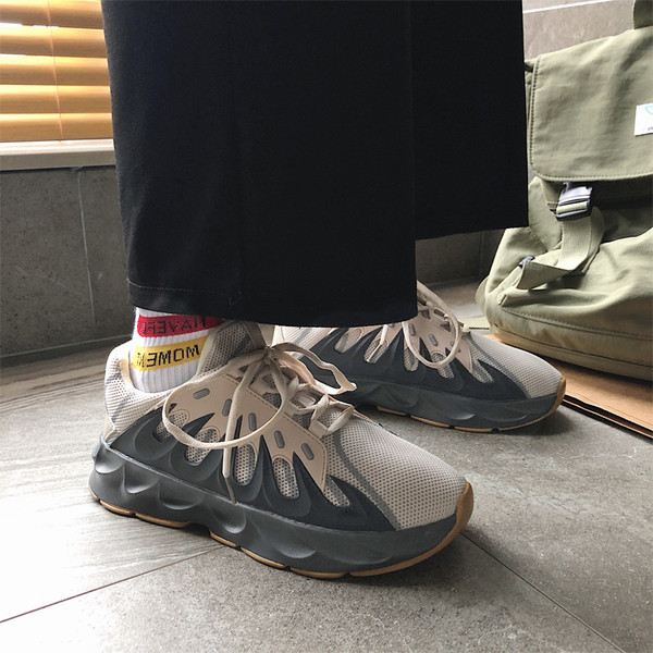 Hétköznapi, fűzős férfi tornacipő - nyárra