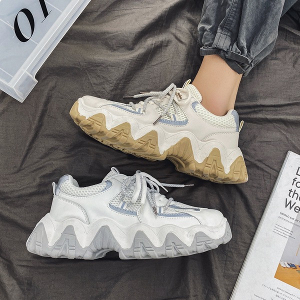 Új férfi tornacipő modell durva talppal