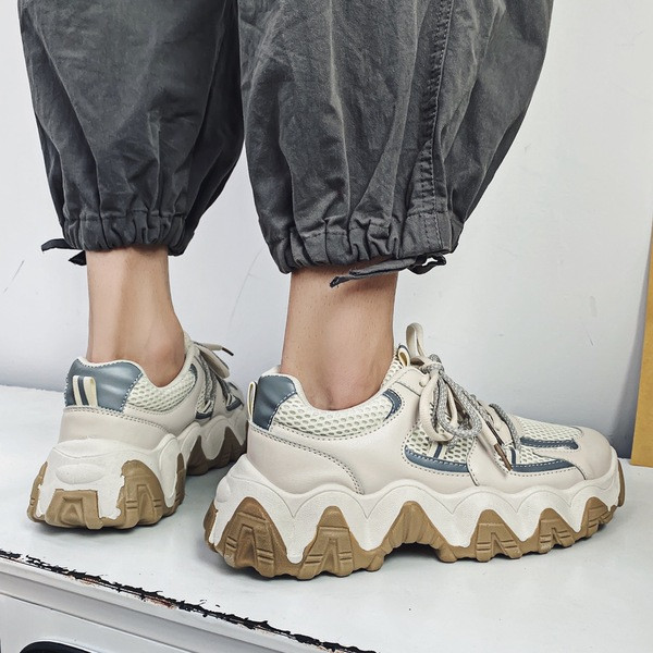 Új férfi tornacipő modell durva talppal