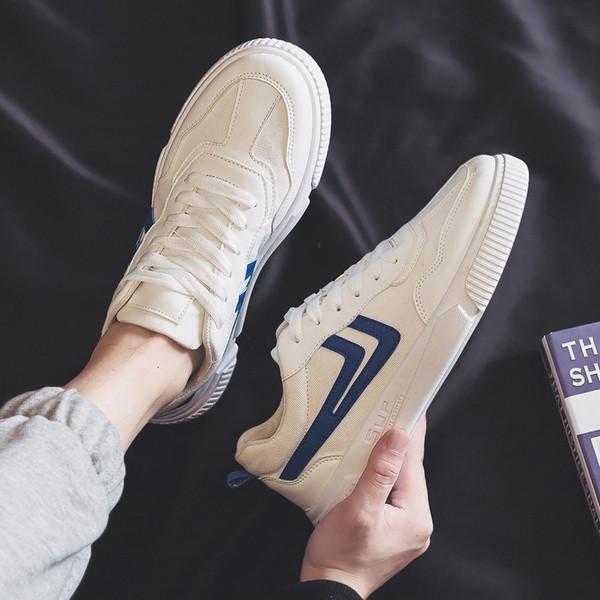 Férfi tornacipő hímzéssel és nyakkendővel