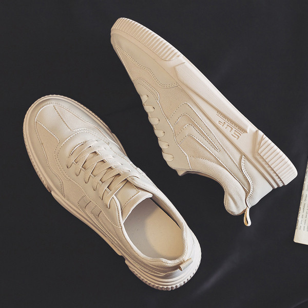 Férfi tornacipő hímzéssel és nyakkendővel