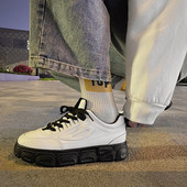 Öko bőrből készült, fehér színű férfi tornacipő új modellje - két modell