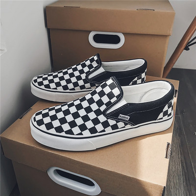 Must-valged meeste tekstiilist mokassiinid