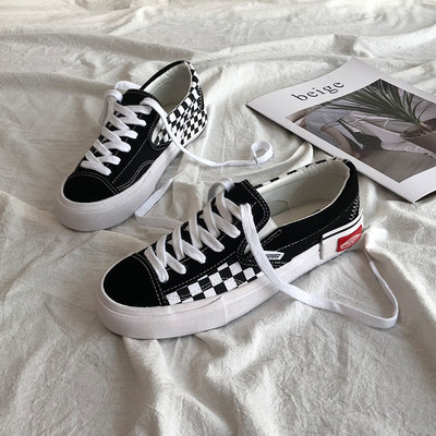 Alkalmi férfi tornacipő textilből, lapos talppal és fűzővel