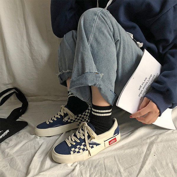 Alkalmi férfi tornacipő textilből, lapos talppal és fűzővel