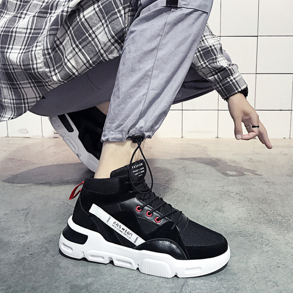 Többszínű, fűzős férfi tornacipő